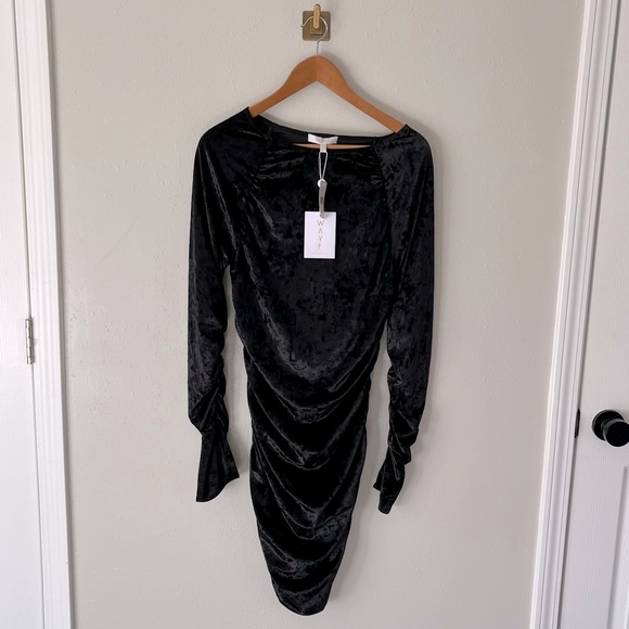 WAYF Black Crushed Velvet Long Sleeve Ruched Sides Dress Size Large NWT - Picture 4 of 10